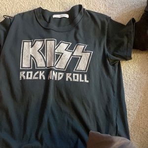 Kiss graphic tee
